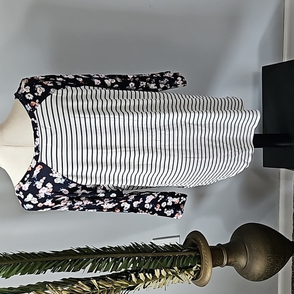 Maurices Floral and Stripe Baseball Tee NWT - Picture 3 of 13